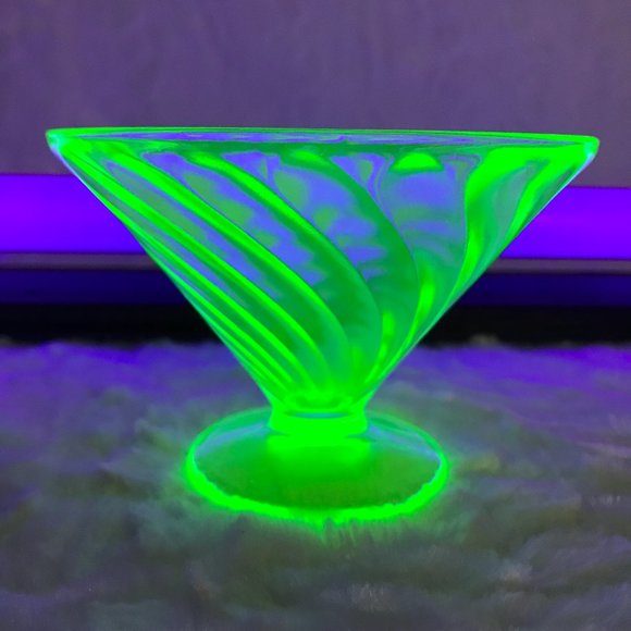 Vaseline Uranium Federal Glass Swirl Dessert Cup #54 - Picture 7 of 12